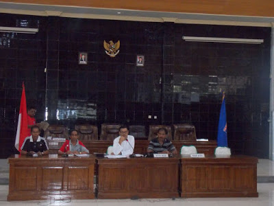 SK Dianggap Cacat Hukum , Gaji 7 Staf Desa Mangge Asi Akan Diberhentikan.