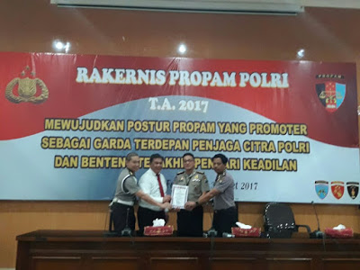 Polda Kepri Raih Piagam Penghargaan Bidang Profesi dan Pengamanan Polri