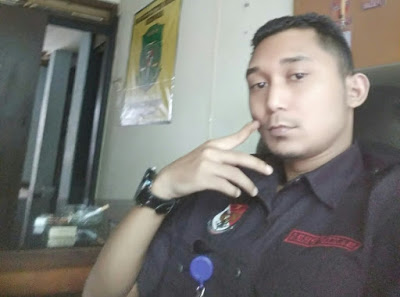 “DA AKU MAH APA ATUH” SIAPAKAH AKU ?