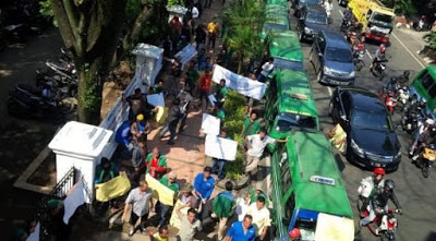Dewan Sebut Persoalan Transportasi Konvensional dan Online Ini Dilema