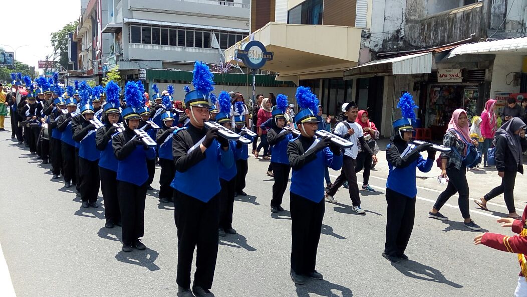 Pontianak: Kegiatan Festipal Drumband dan fashion Road