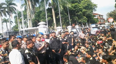 Kronologis Bentrok Ormas di Bekasi