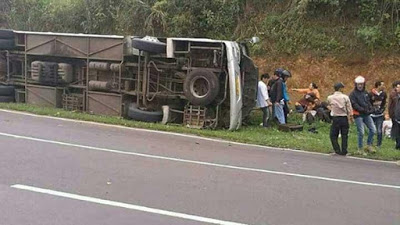 Innalilahi Wainna Ilaihi Rojiun, Bus Terguling di Tanjakan Emen Subang