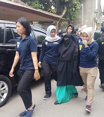Terungkap .. Terduga Teroris Yang Ditangkap Di Tangerang Adalah Pengantin Baru