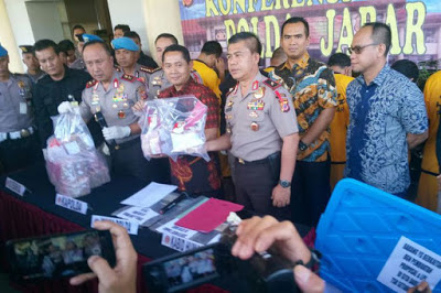 Konfrensi Pers Korupsi Dana Hibah Bansos  Kab. Tasiklamaya di Polda Jabar