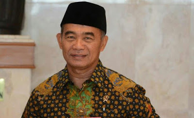 Mendikbud Muhadjir Effendy: 2019 Guru Wajib Mengajar 8 Jam Sehari