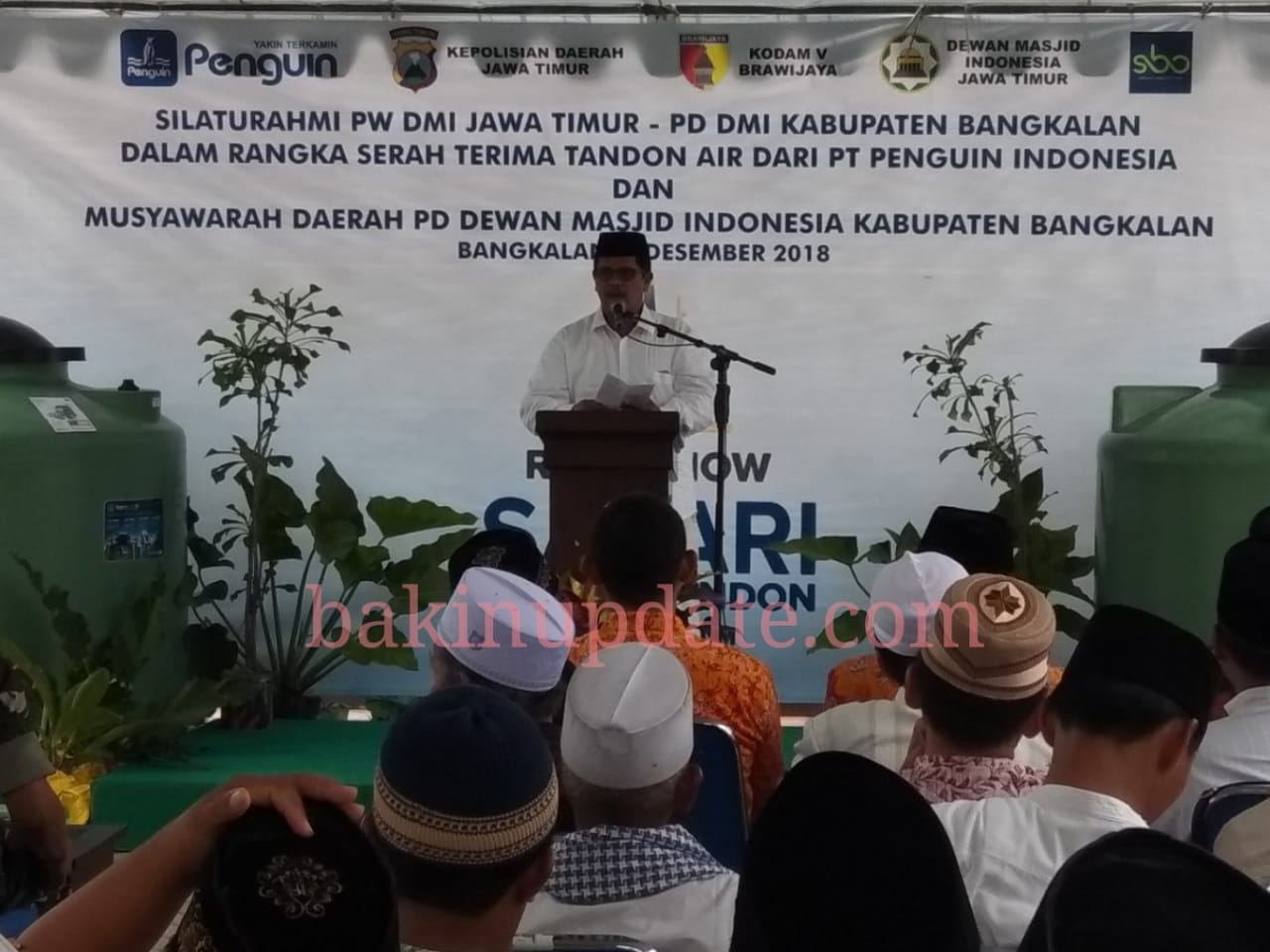 Serah Terima Bantuan Tandon Air Dari PW DMI Jawa Timur Kepada PD DMI Bangkalan Di Masjid Agung Bangkalan