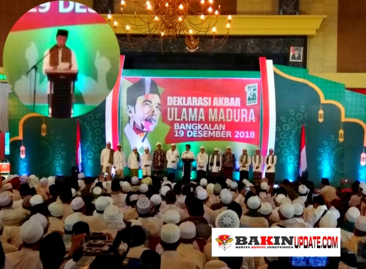 Kunjungan Kerja Ke Bangkalan, Jokowi Naik Dokar Disambut Musik Sronen Khas Madura