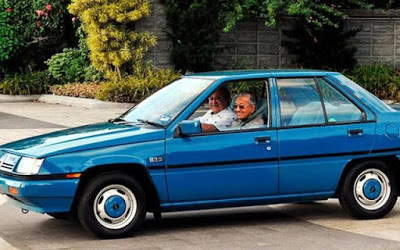 Mahathir Bangga Naik Proton Tua, Warga Net: Es Em Ka Mana Pak Jokowi?