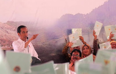 Kecolongan !!! 100 Sertifikat Tanah Yang Dibagikan Jokowi Bermasalah !!!