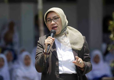 Kadisdik Jabar, Dewi Sartika Dimutasi
