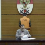 Akhirnya, KPK Tetapkan Azis Syamsuddin TSK, Pakai Rompi Oranye Dan Diborgol !!!