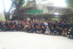 Polemik Kebun Binatang, Sejumlah Massa Padati Gerbang Kebun Binatang Bandung